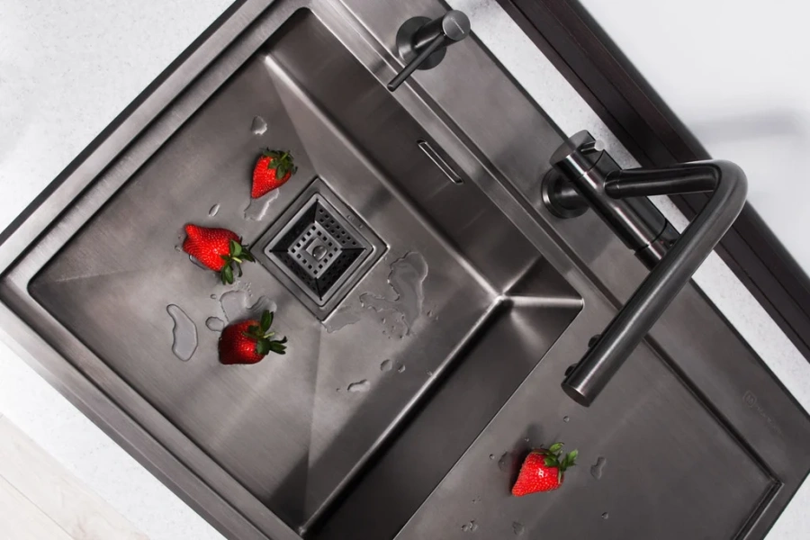 Смеситель для кухни Omoikiri Nagano-GM + Pure drop Lite вороненая сталь 4179.8028 Hanex