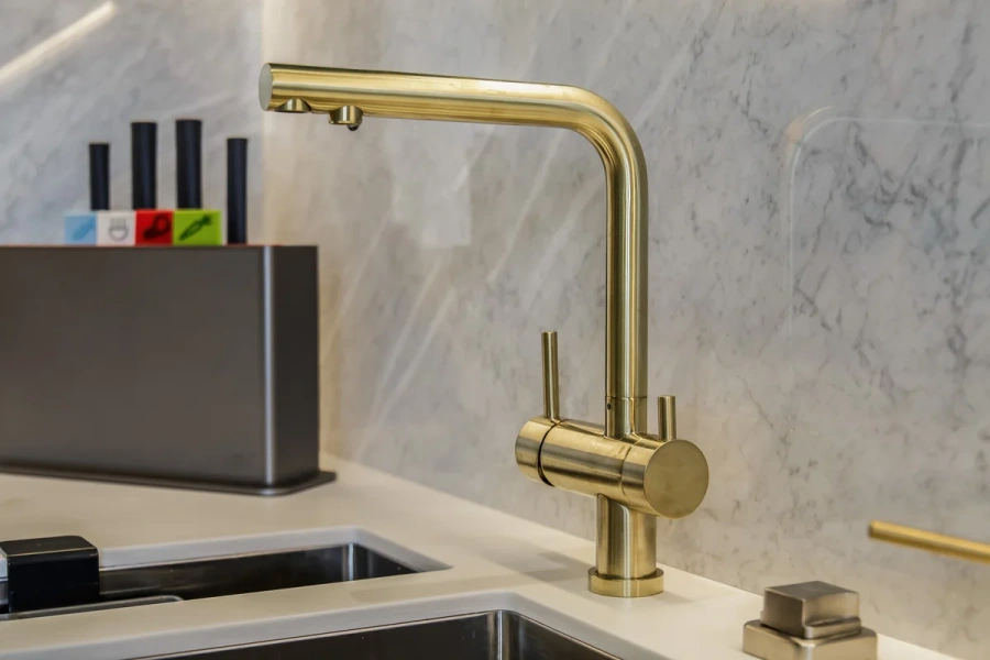 Смеситель для кухни Omoikiri Nagano-LG + Pure drop Lite светлое золото 4178.8028 Hanex